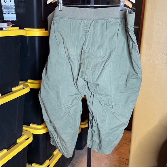 Catherines Olive Green Pull-On Capri Pants Size 4X Plus Pockets Stretch - Picture 6 of 6